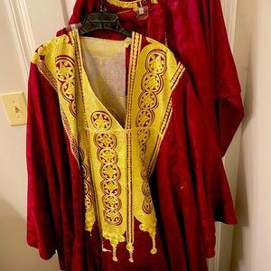 Color is a rich burgundy and beige. 3 elegant pieces .